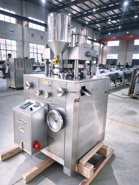 CY-31D Plně automatický rotační lis na výrobu bonbónů Zařízení na výrobu mléčných bonbónů na tvrdé bonbóny
